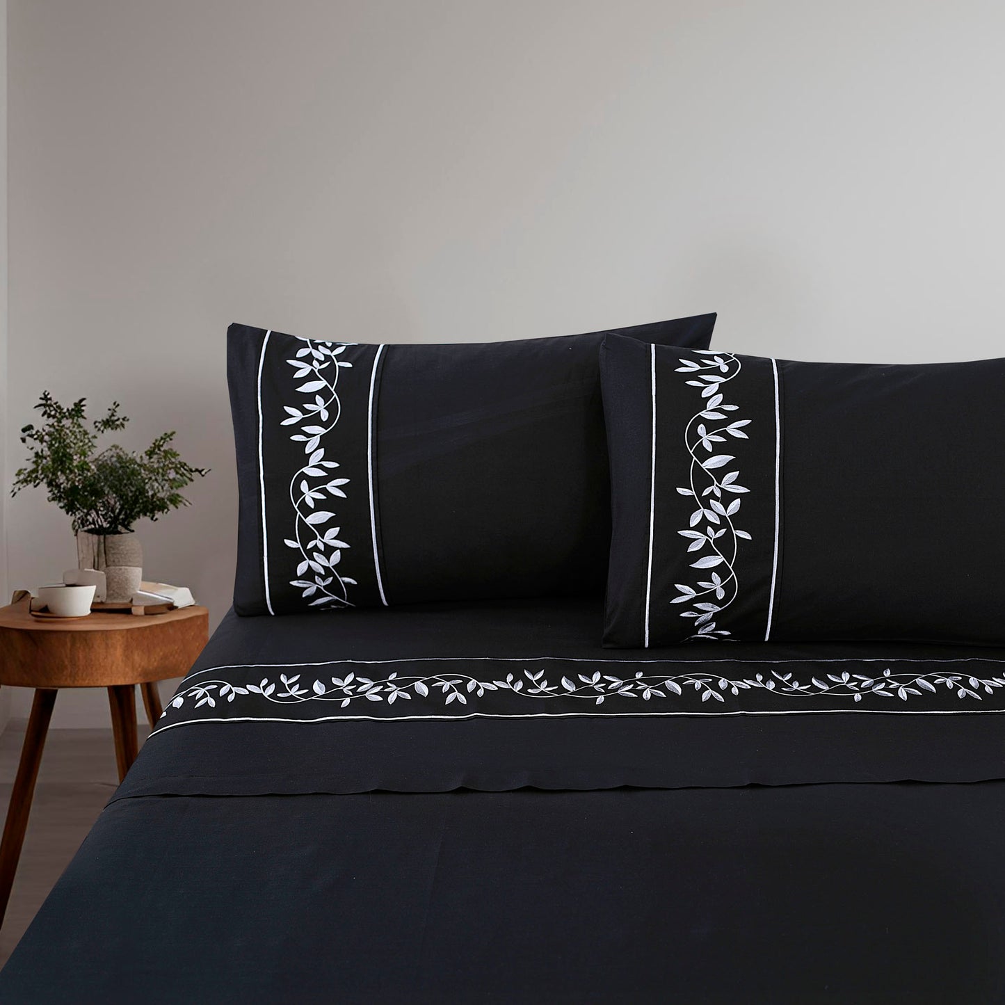 Siyah Qasida - Embroidered Bedding Set